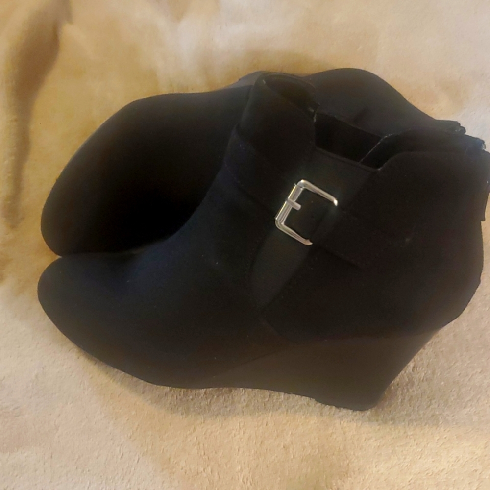Ankle bootie
